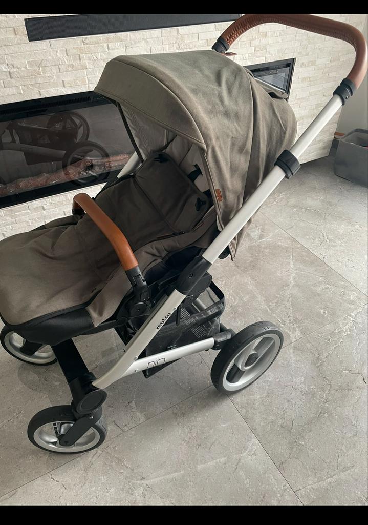 Mutsy Igo Kinderwagen met Nieuwe Reiswieg, Ophalen, Zo goed als nieuw, Combiwagen, Met reiswieg