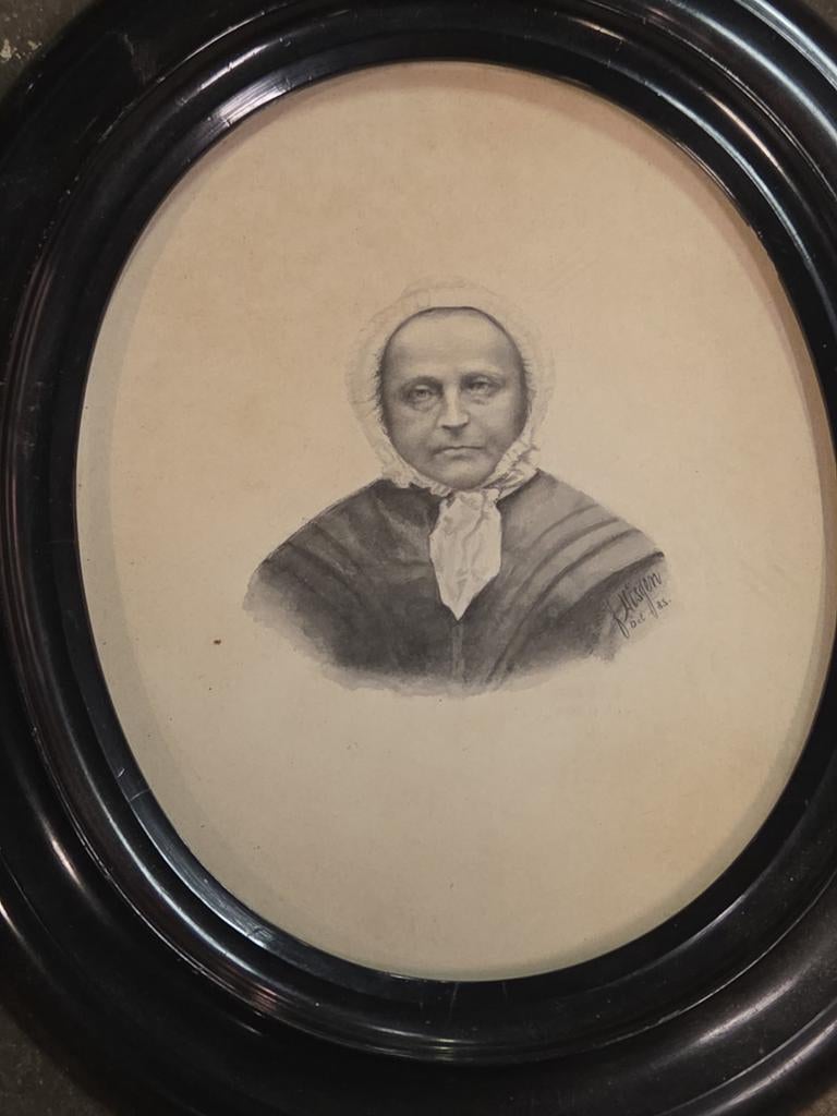 Antieke zwarte houten ovale fotolijsten, Ophalen