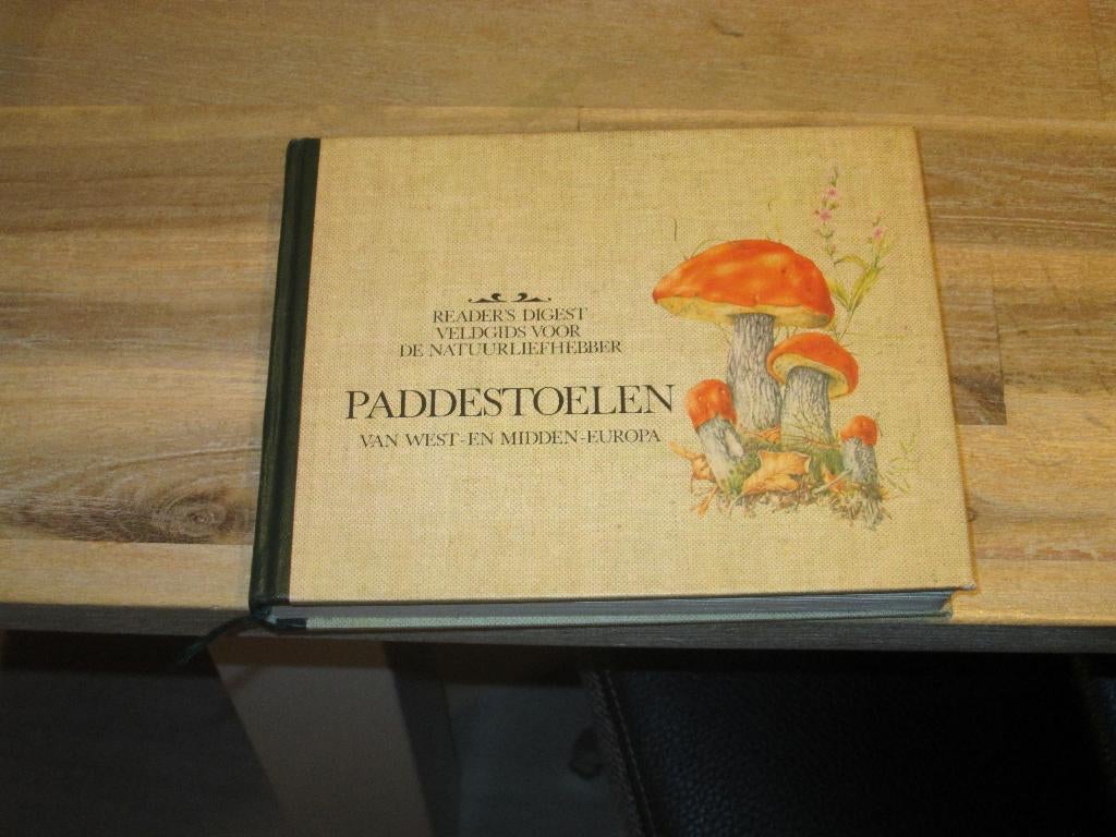 Reader's Digest veldgids Paddestoelen, Ophalen of Verzenden, Zo goed als nieuw, Natuur algemeen
