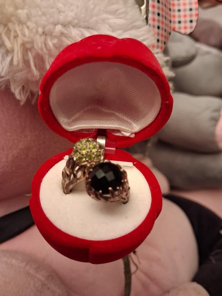 Zilveren ring met edelstenen., Ophalen, Zo goed als nieuw, 17 tot 18, Met edelsteen