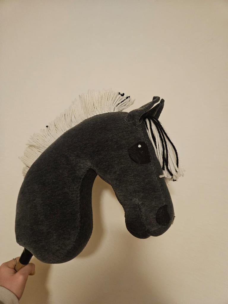 Unieke Hobbyhorse grijze Engelse Fjord, Hobby en Vrije tijd, Overige Hobby en Vrije tijd, Ophalen of Verzenden, Nieuw