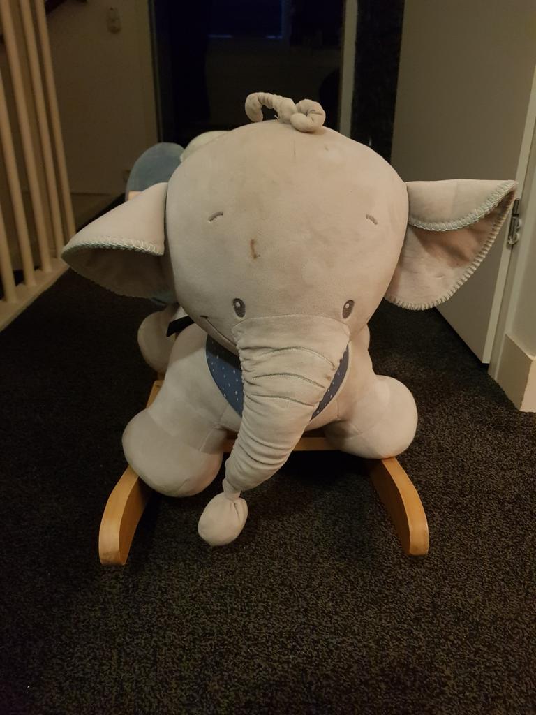 Hobbel/schommel olifant, Ophalen