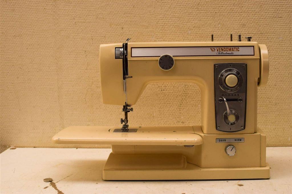 Vendomatic Full Automatic naaimachine in koffer 49957