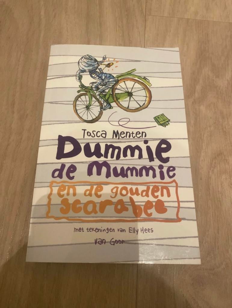 Dummie de mummie en de goude Scrabee- Tosca Menten, Ophalen of Verzenden, Gelezen, Fictie algemeen