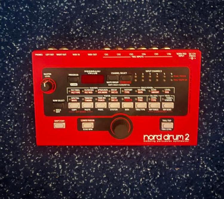 Nord Drum 2 - Virtuele Percussie Synthesizer, Muziek en Instrumenten, Synthesizers, Overige merken, Gebruikt, Met midi-aansluiting