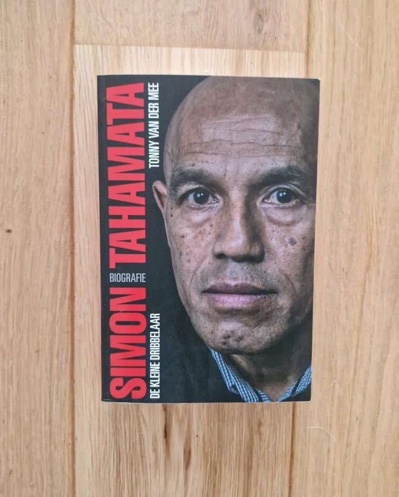 Gesigneerde biografie Simon Tahamata / de kleine dribbelaar, Ophalen of Verzenden, Gelezen, Sport