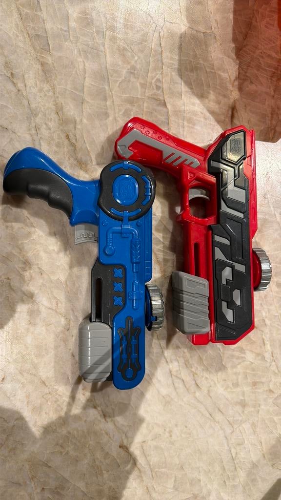 Twee Beyblade ‘pistolen’, Ophalen, Zo goed als nieuw