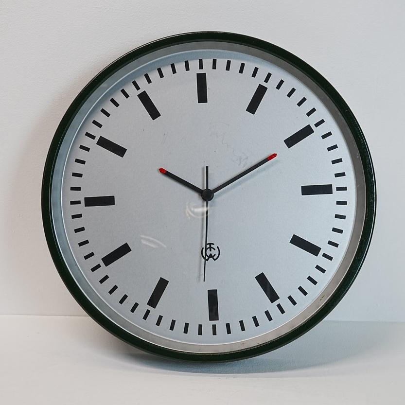 Vintage Nederlandse PTT wandklok op quartz uurwerk., Huis en Inrichting, Woonaccessoires | Klokken, Ophalen of Verzenden, Zo goed als nieuw