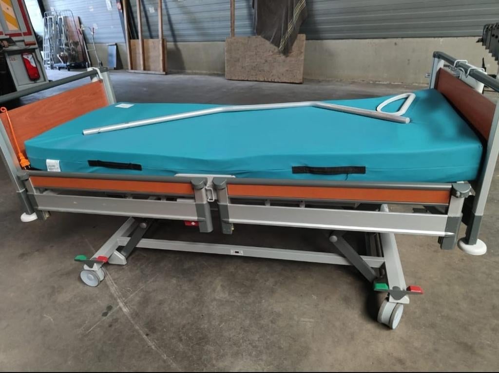 Ziekenhuis bed, Kindermaat 122 t/m 140, Ophalen of Verzenden, Zo goed als nieuw, Materiaal