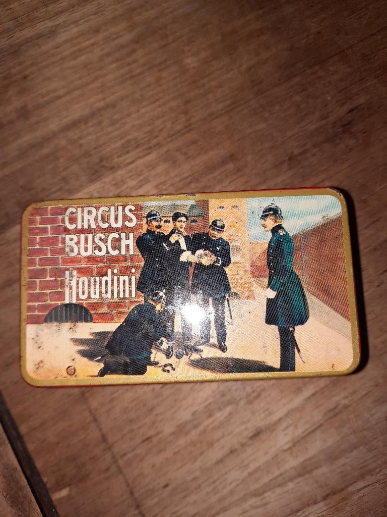 Circus Busch Houdini blikje, Ophalen of Verzenden, Gebruikt, Overige