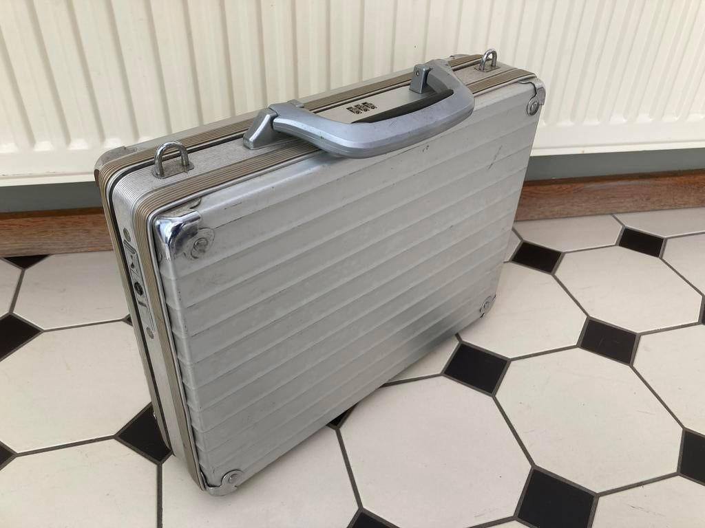 Rimowa attachekoffer alu mini schouder koffer 35x26x9 cm, Gebruikt, Slot, Minder dan 50 cm, Ophalen of Verzenden