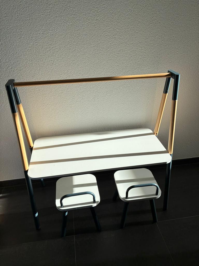 Kindertafel met 2 stoeltjes, Ophalen, Gebruikt