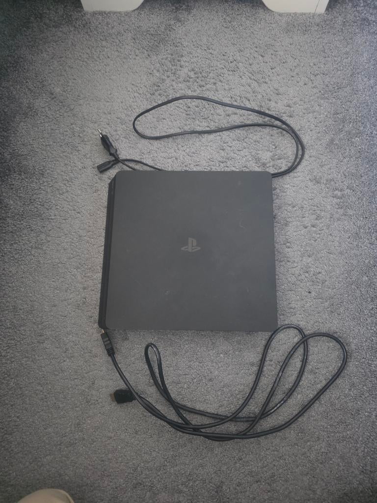 PlayStation 4 Slim 1TB (CUH-2116B) met controllers en games, Ophalen of Verzenden