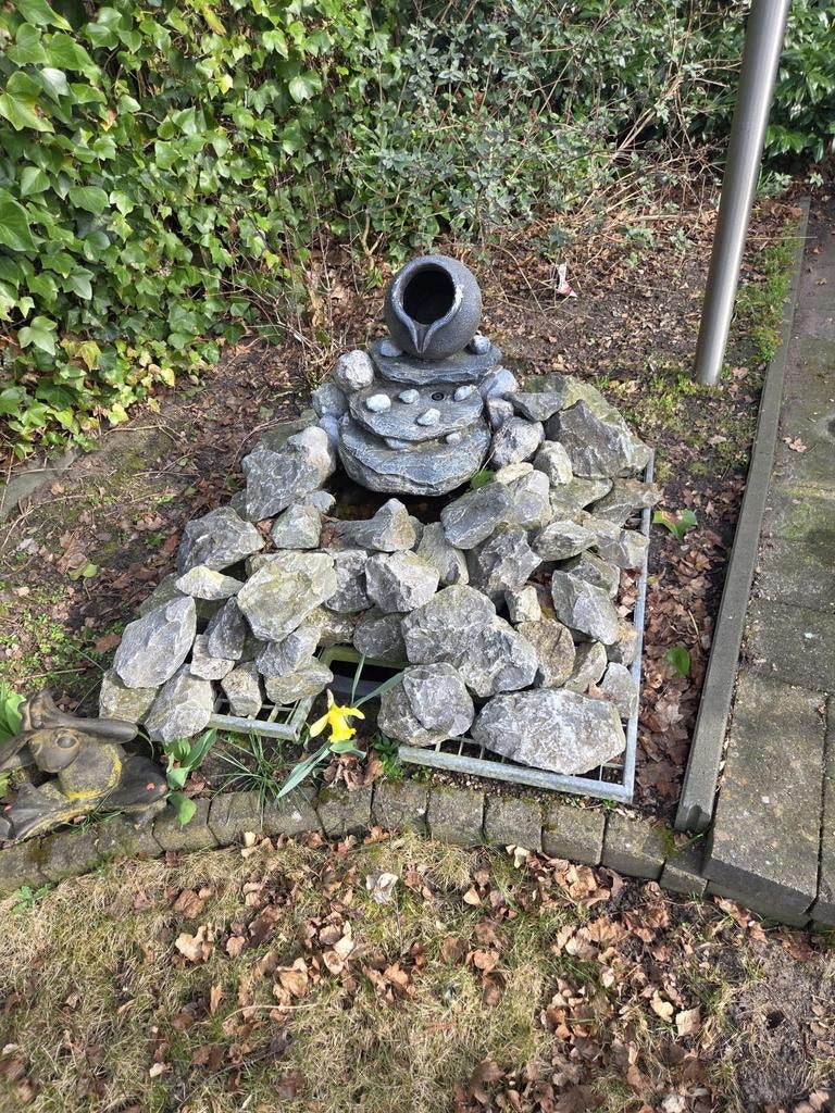 Complete waterfontein met pomp, rooster en stenen, Ophalen, Gebruikt, Overige materialen, Fontein