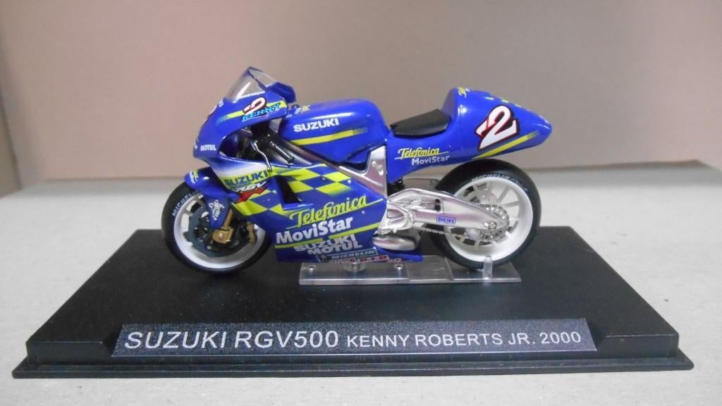 59964: Suzuki RGV 500 - Kenny Roberts Jr. - 2000 - Atlas, Hobby en Vrije tijd, Modelauto's | 1:24, Zo goed als nieuw, Motor, Overige merken