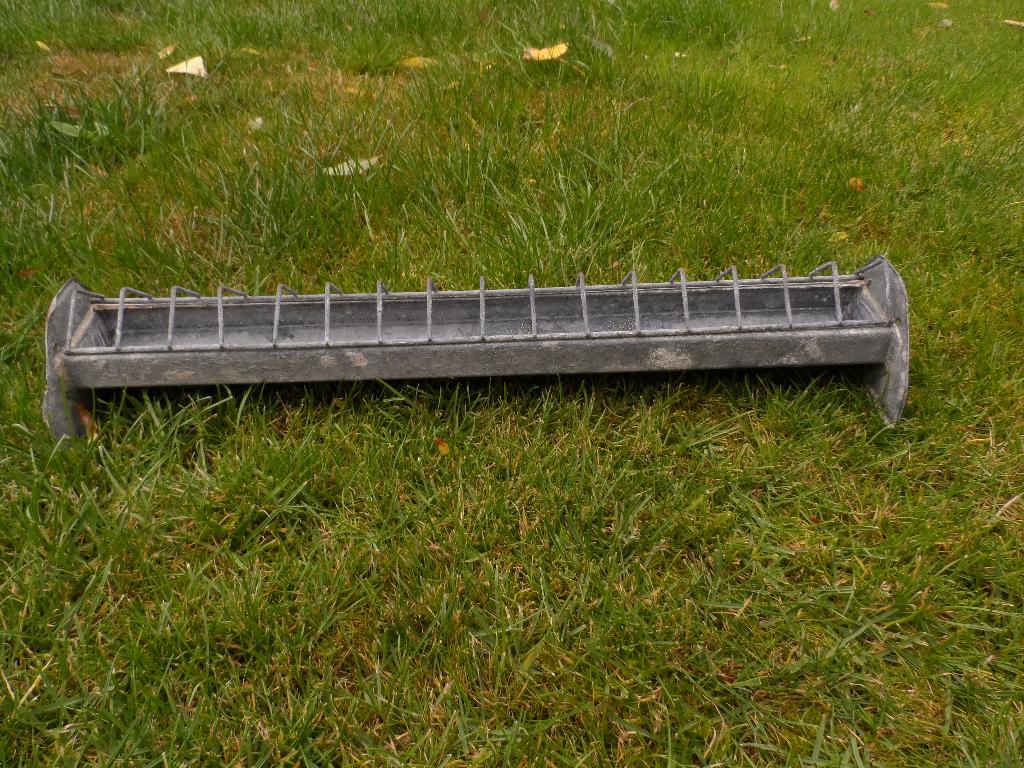 antieke zinken voerbak,trog,kippen,vogels binnen en buiten, Dieren en Toebehoren, Ophalen of Verzenden, Zo goed als nieuw