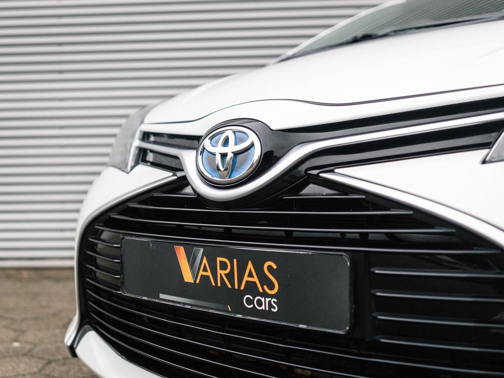 Toyota Yaris 1.5 Hybrid Dynamic Panoramadak Trekhaak Automaa, Gebruikt, 4 cilinders, 1070 kg, Origineel Nederlands