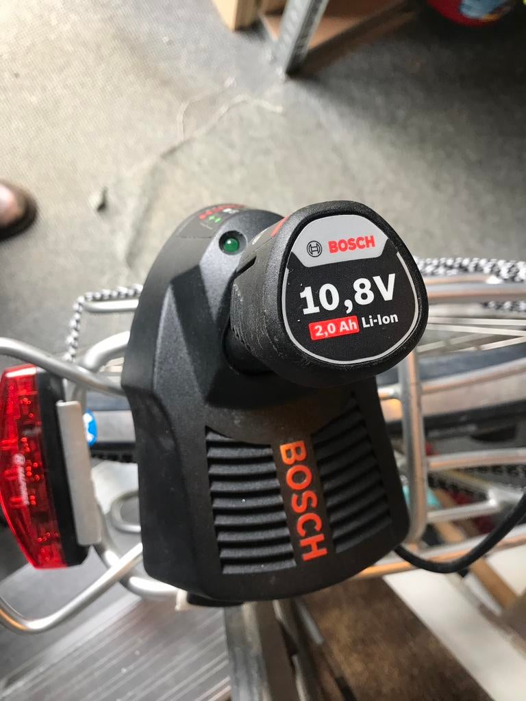 Bosch oplader voor GSR 10,8 v + extra accu, Ophalen of Verzenden, Gebruikt