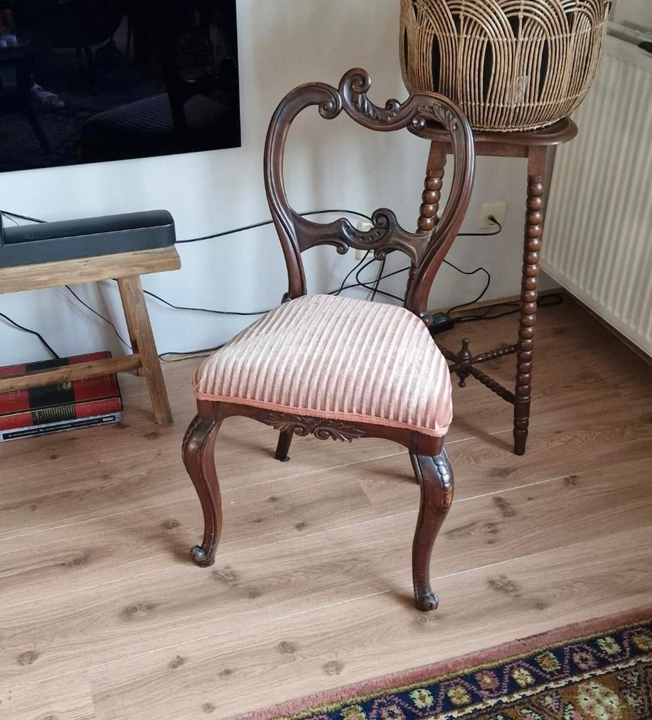 Brocante stoel met roze gestreepte zitting, Ophalen