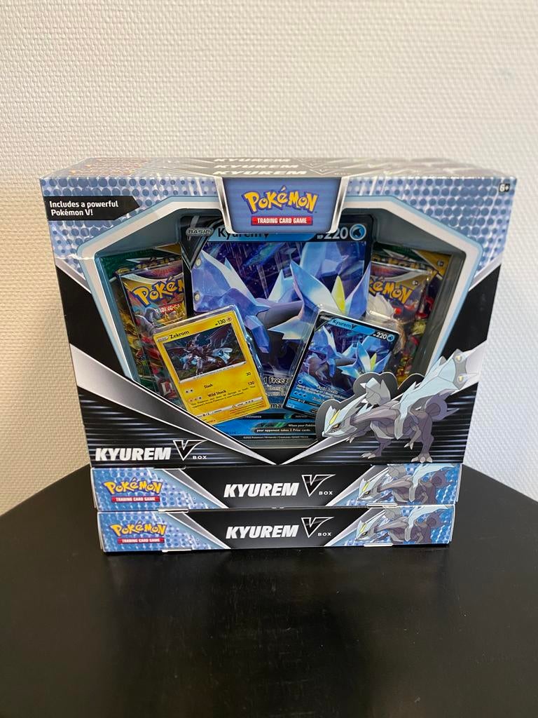 Pokemon Kyurem V Box (Evolving Skies) SEALED!, Ophalen of Verzenden, Nieuw, Boosterbox, Foil