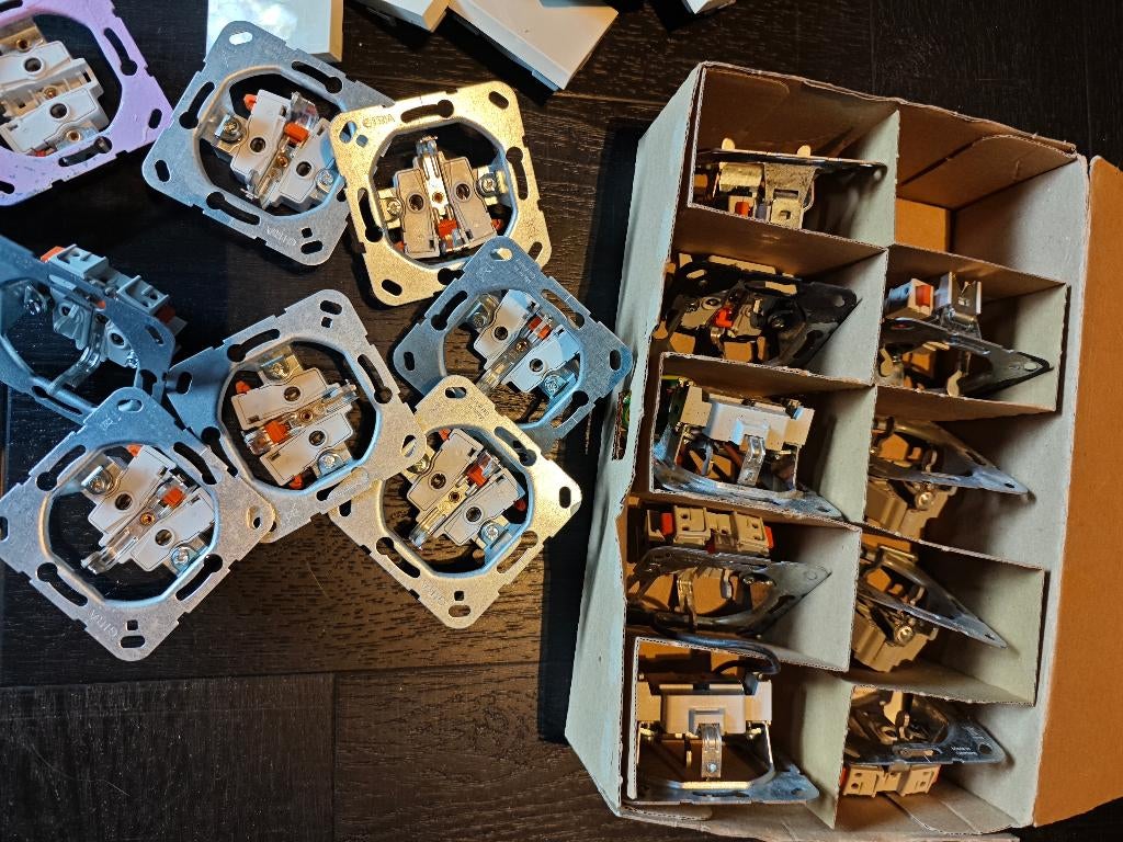 Gira stopcontacten en inbouw spul, Ophalen of Verzenden, Gebruikt, Stopcontact