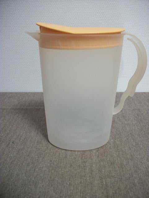 Tupperware Schenkkan ( oranje 2 liter ), Ophalen of Verzenden, Gebruikt, Oranje, Beker of Kan