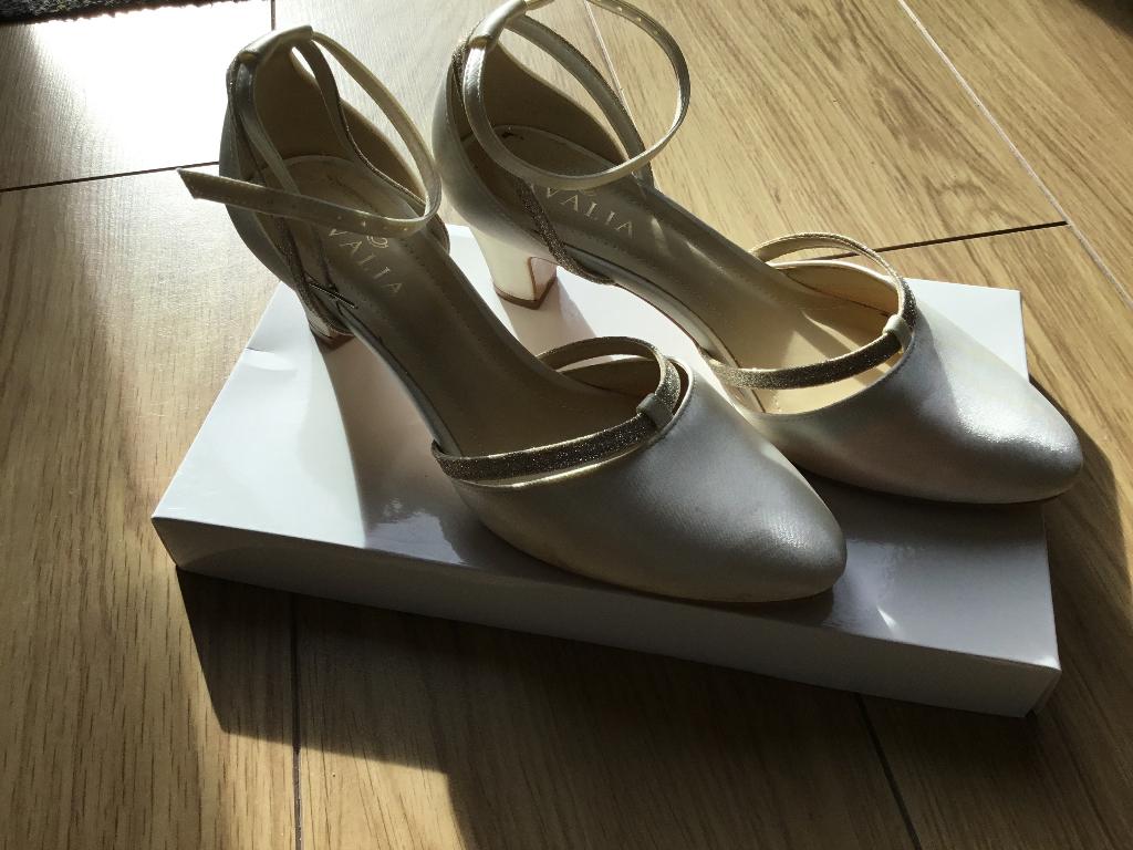 Trouwschoenen avalia luna ivoor maat 39 gebruikt, Kleding | Dames, Trouwkleding en Trouwaccessoires, Ophalen, Overige kleuren