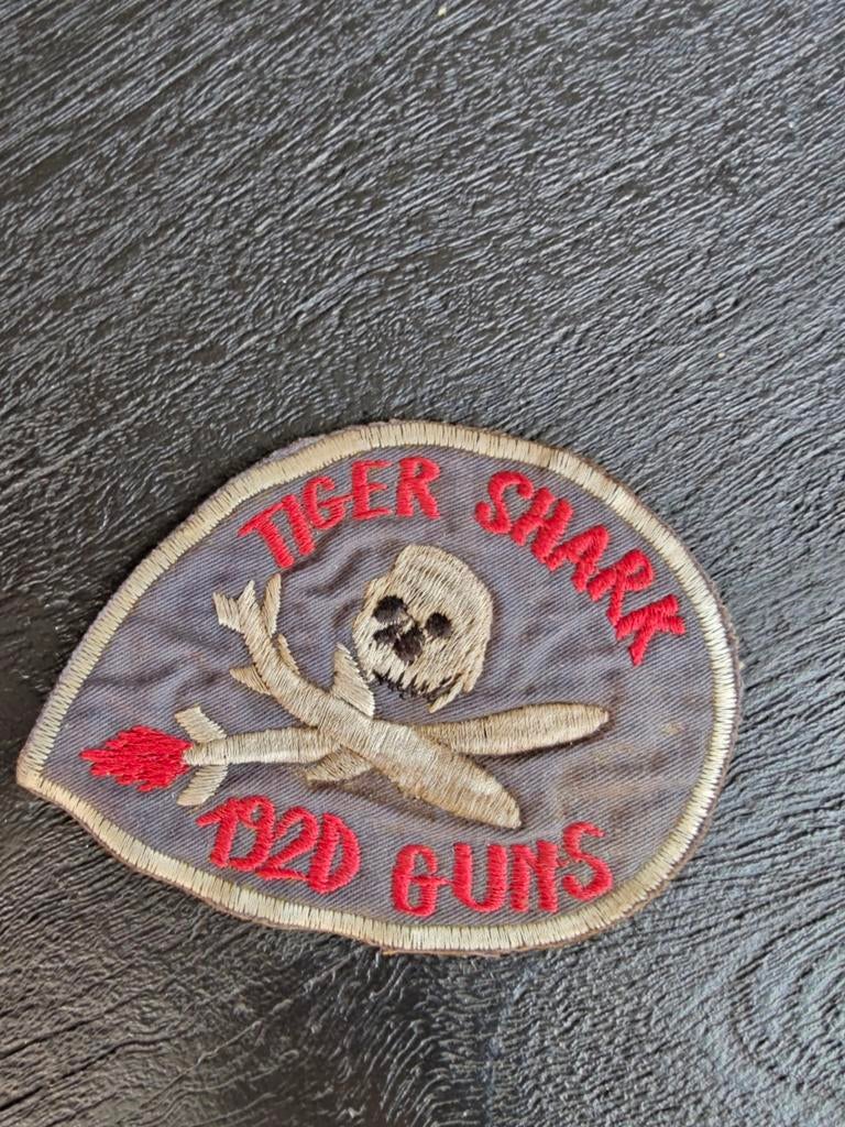 US Army 192nd Attack Helicopter Company 3rd Platoon Guns Tig, Verzamelen, Ophalen of Verzenden, Landmacht, Amerika, Embleem of Badge