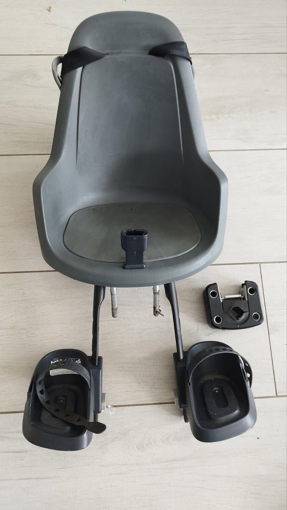 Bobike mini one voorzitje fietsstoeltje, grijs, Fietsen en Brommers, Bobike voorzitje, Ophalen of Verzenden, Gebruikt, Voetsteuntjes