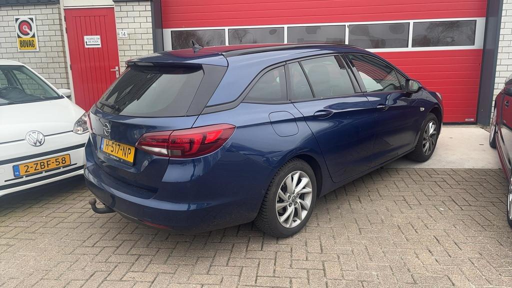 Opel Astra Sports Tourer 1.2 Elegance 131PK / TREKHAAK / BOS, Auto's, Voorwielaandrijving, Lichtsensor, 1199 cc, Blauw