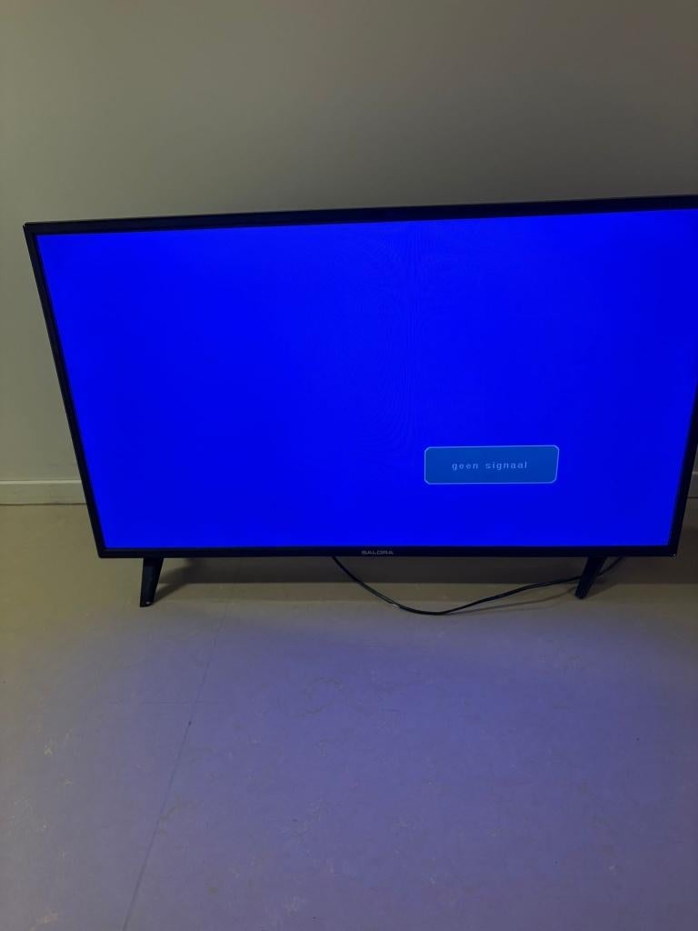 Salora tv 40 inch werkt goed, 50 Hz, Zo goed als nieuw, 100 cm of meer, Ophalen