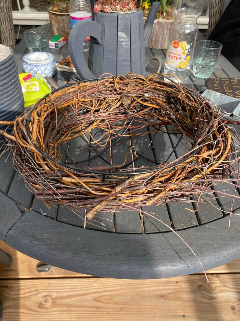 Decoratieve takkenkrans op metalen frame, Ophalen, Gebruikt