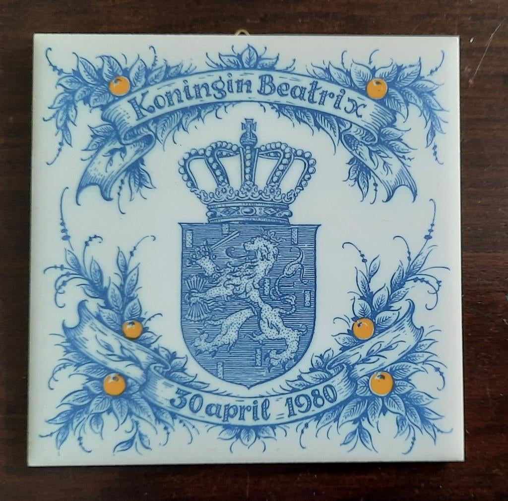 Wandtegels Beatrix en Wilhelmina, Verzamelen, Ophalen of Verzenden, Zo goed als nieuw, Nederland, Overige typen