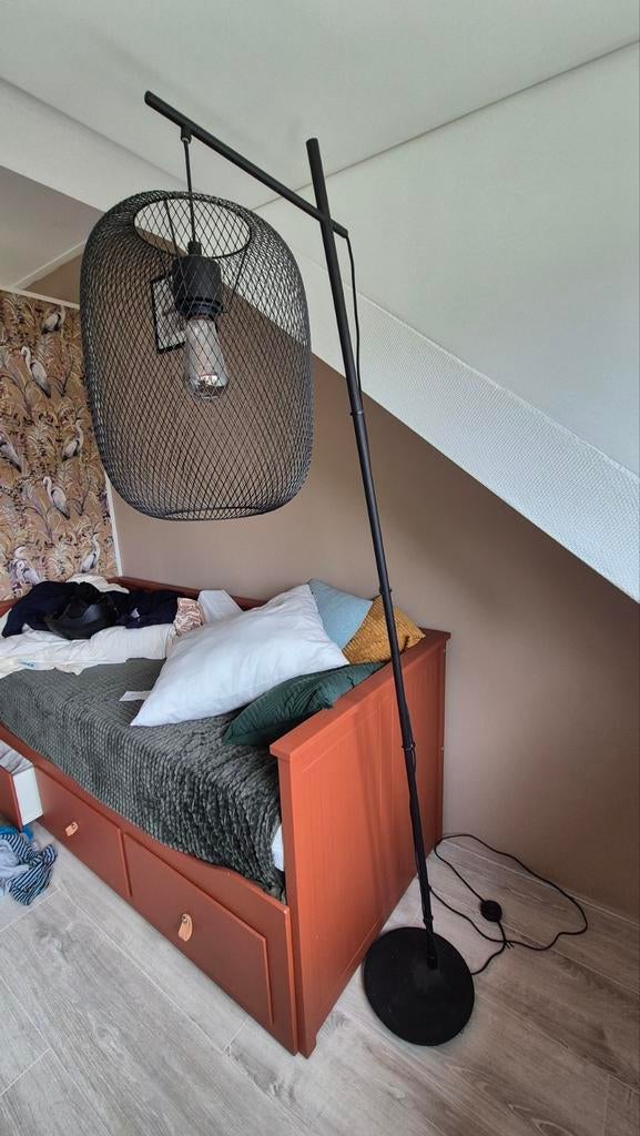 Grote zwarte staande lamp, Ophalen