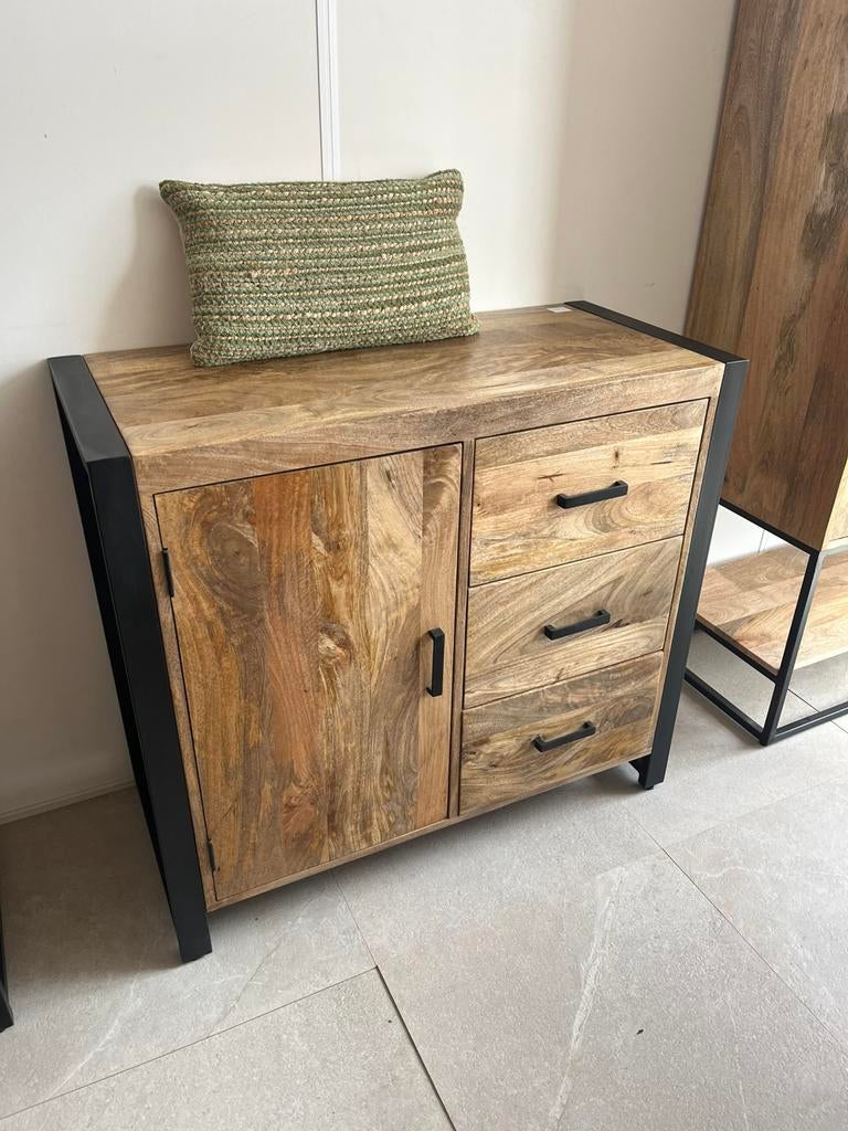 Magazijn leegverkoop dressoir Britt mangohout metaal zwart