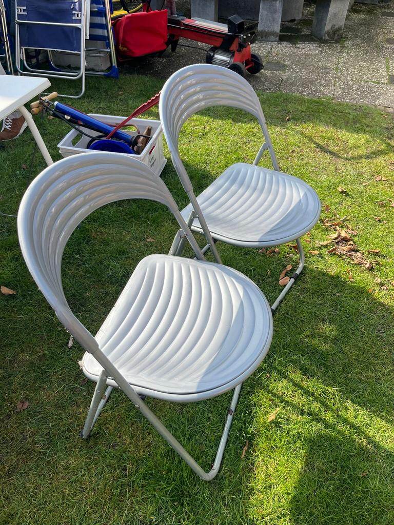 Twee grijze klapstoelen, Ophalen, Gebruikt, Twee, Metaal
