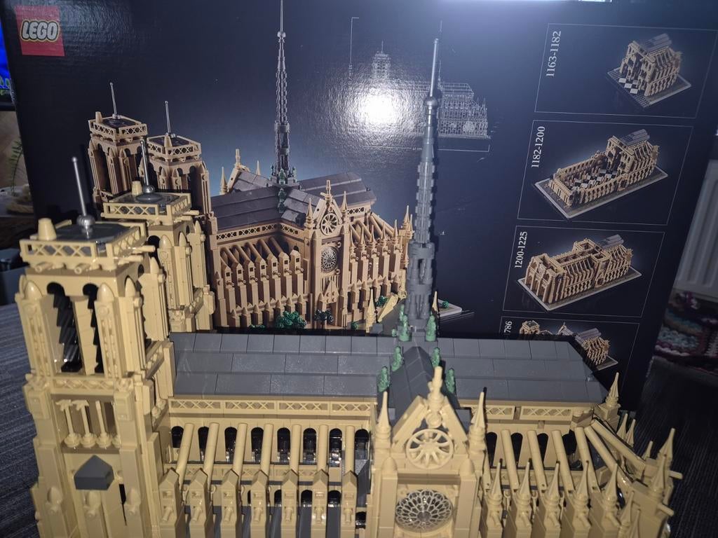 Lego Notre Dame, Ophalen of Verzenden, Zo goed als nieuw