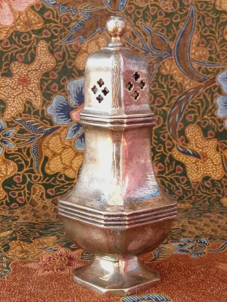 Mooie antieke silverplate strooier uit Engeland 14,5 cm., Antiek en Kunst, Ophalen of Verzenden