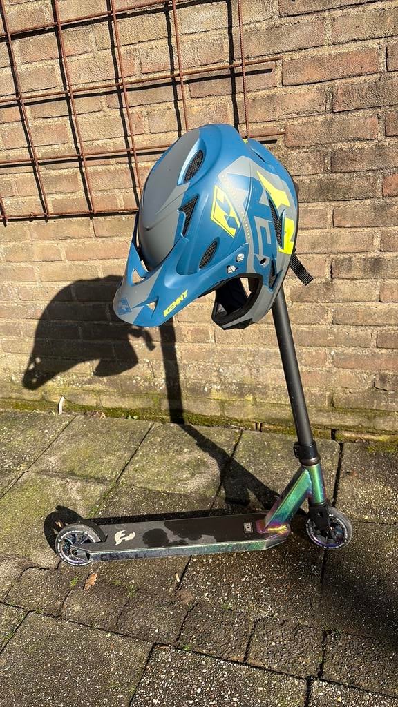 Chilli scooter / Stuntstep met Kenny helm, Fietsen en Brommers, Steps, Ophalen, Gebruikt, Gewone step