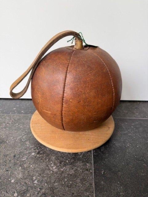 Antieke Leren Slingerbal - Decoratief  Item - Uniek, Antiek en Kunst, Ophalen of Verzenden