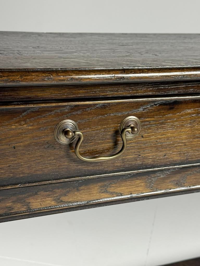 Engelse sidetable klassiek 20e eeuw eiken, Antiek en Kunst, Ophalen of Verzenden