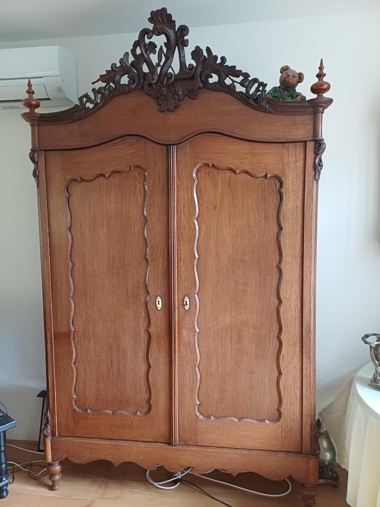 Mooie antike kroonkast, Ophalen