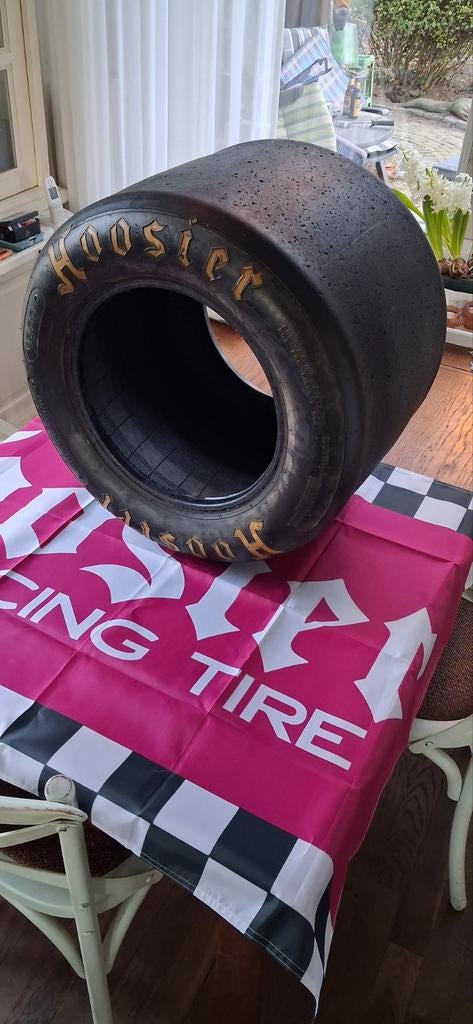 Autorace band, Hoosier, Ophalen