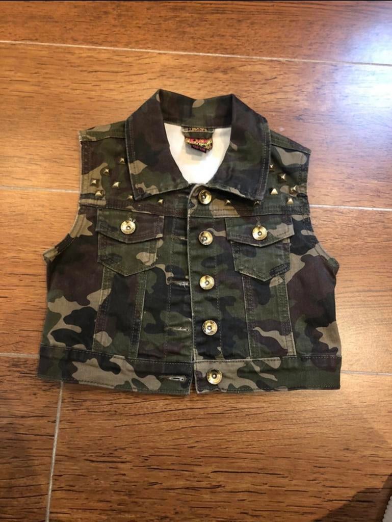 Stoer camouflage spijkerjasje met studs maat 122/128, Ophalen of Verzenden, Zo goed als nieuw, Meisje, Overige typen