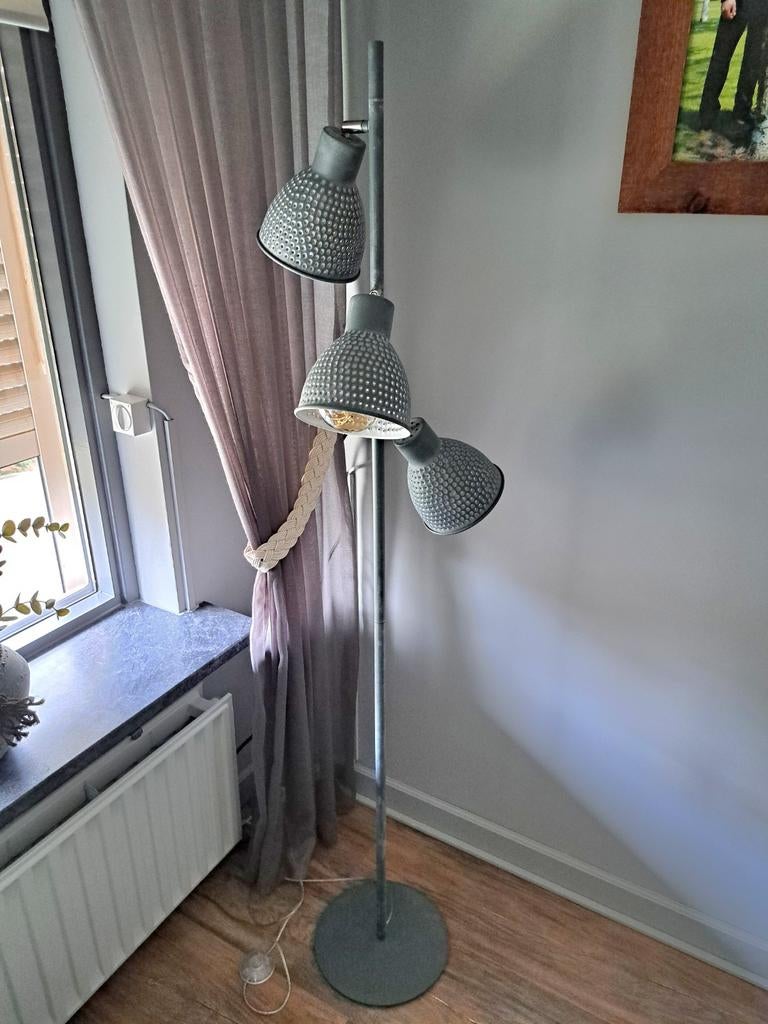 I.n.s.t mooie vloerlamp, Huis en Inrichting, Lampen | Vloerlampen, Ophalen, Zo goed als nieuw, Metaal, 150 tot 200 cm