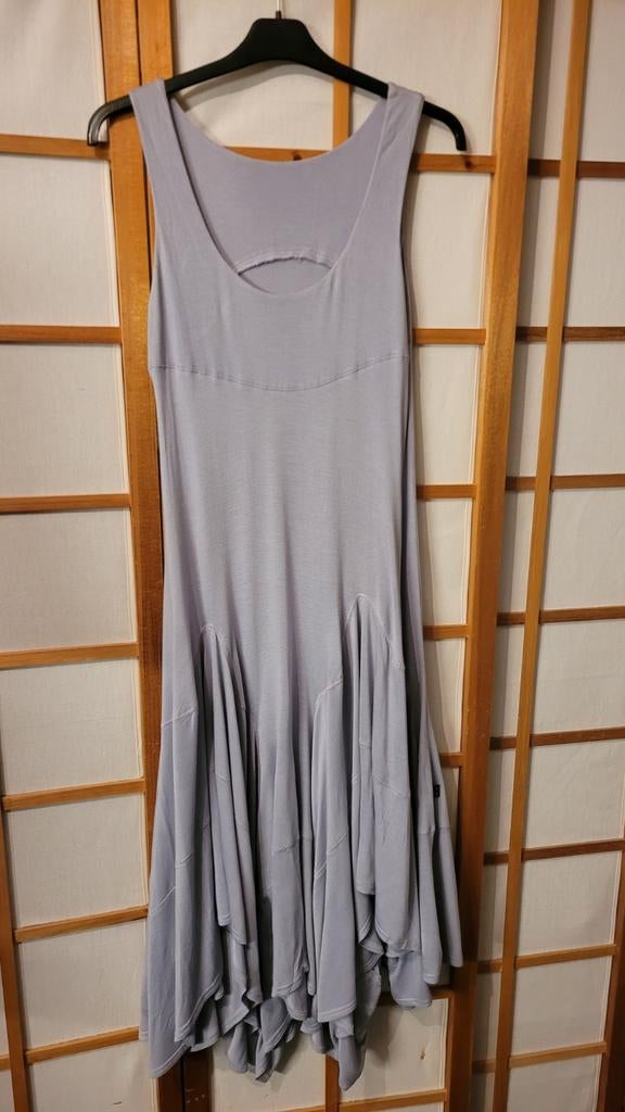 Lange soepel vallende JURK, merk ART, maat S, Kleding | Dames, Jurken, Ophalen of Verzenden, Zo goed als nieuw, Grijs, Onder de knie