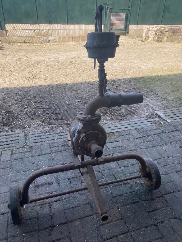 Oude waterpomp op wielen, Ophalen, Gebruikt, Overige typen