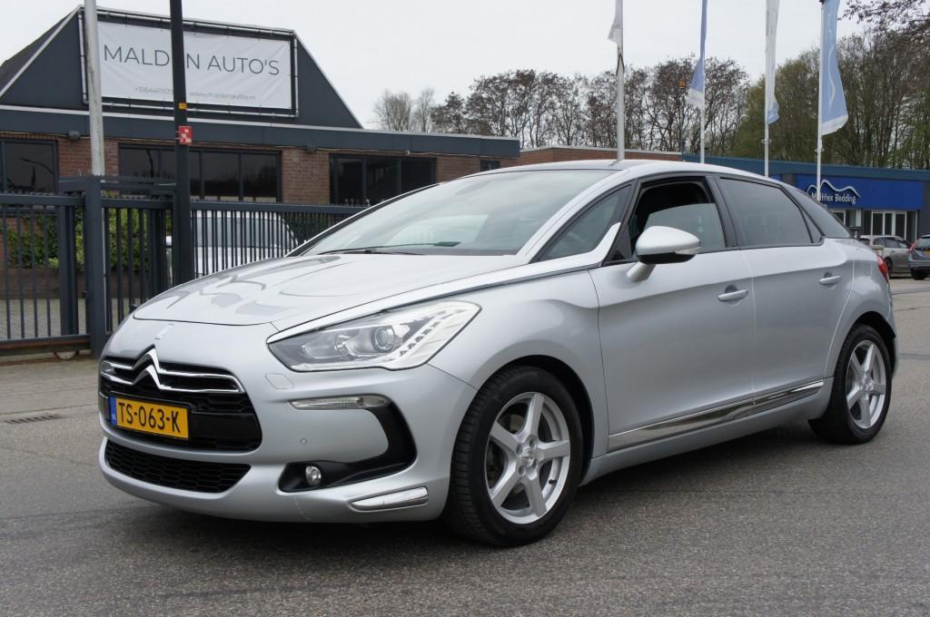 Citroen DS5 1.6 THP CHIC PANO/LEDER-ALCANTARA/NAVI/CAMERA KE, Auto's, Gebruikt, 4 cilinders, 157 pk, 1395 kg