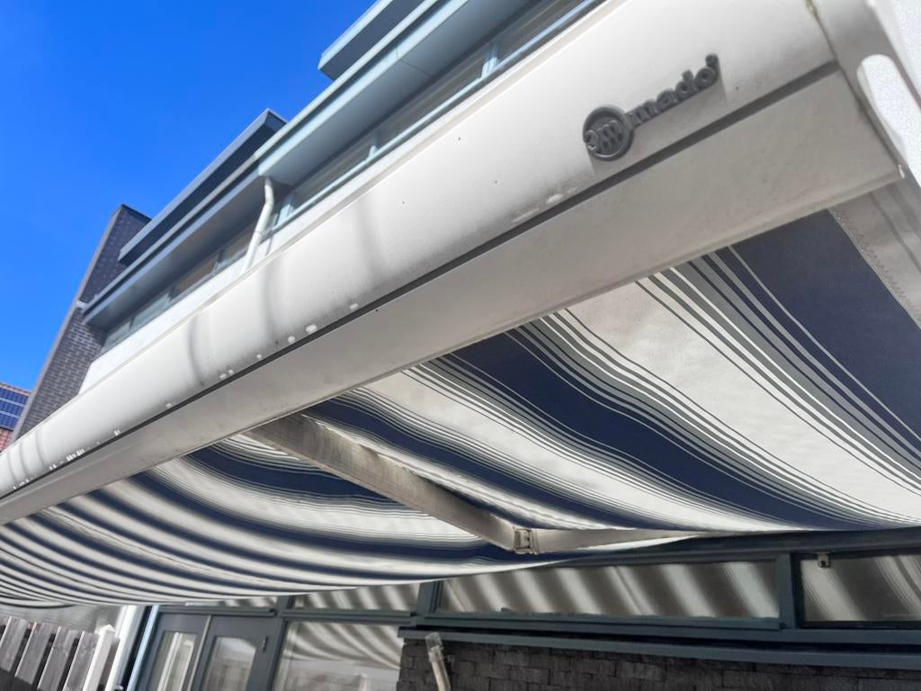 Zonwering / zonnescherm, 150 tot 300 cm, Ophalen, Zo goed als nieuw, Knikarmscherm