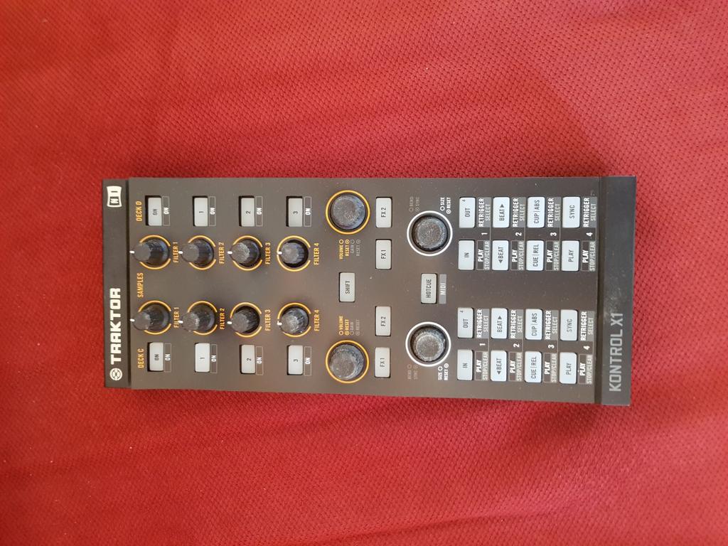 Native Instruments Traktor Kontrol X1 DJ Controller, Muziek en Instrumenten, Dj-sets en Draaitafels, Ophalen of Verzenden, Zo goed als nieuw